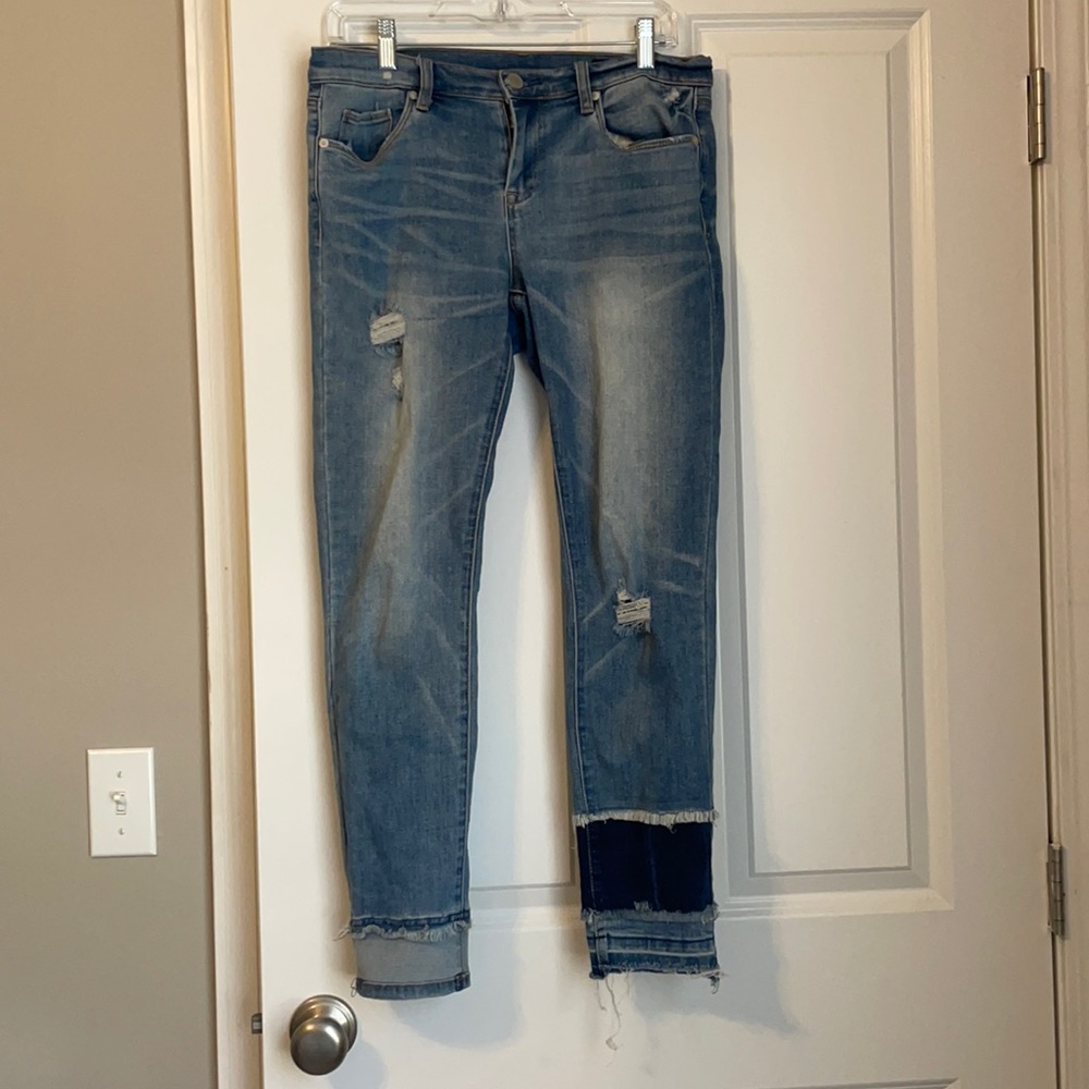 Blank NYC  distressed ankle jeans. Size 28